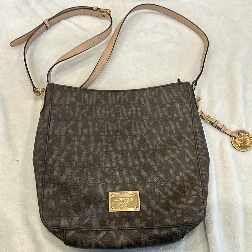 Michael kors cross body messenger bag